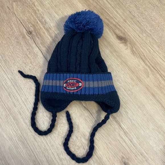 Pom Pom Hat - Picture 3 of 3